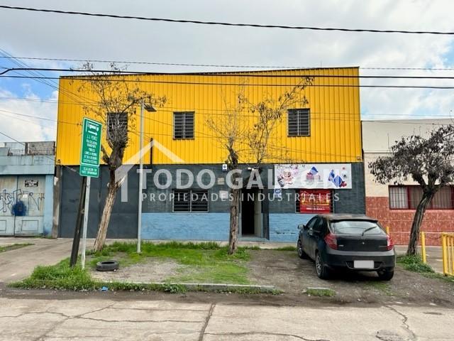 fachada amarilla